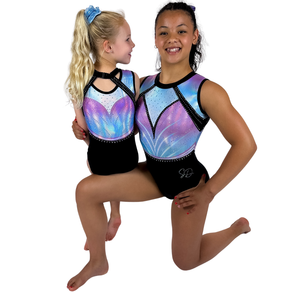 Turnpakje Juultje Zwart Lichtblauw Lila - Sparkle & Dream – Sparkle&Dream Turnpakje Juultje Zwart Lichtblauw Lila - Sparkle & Dream – Sparkle&Dream